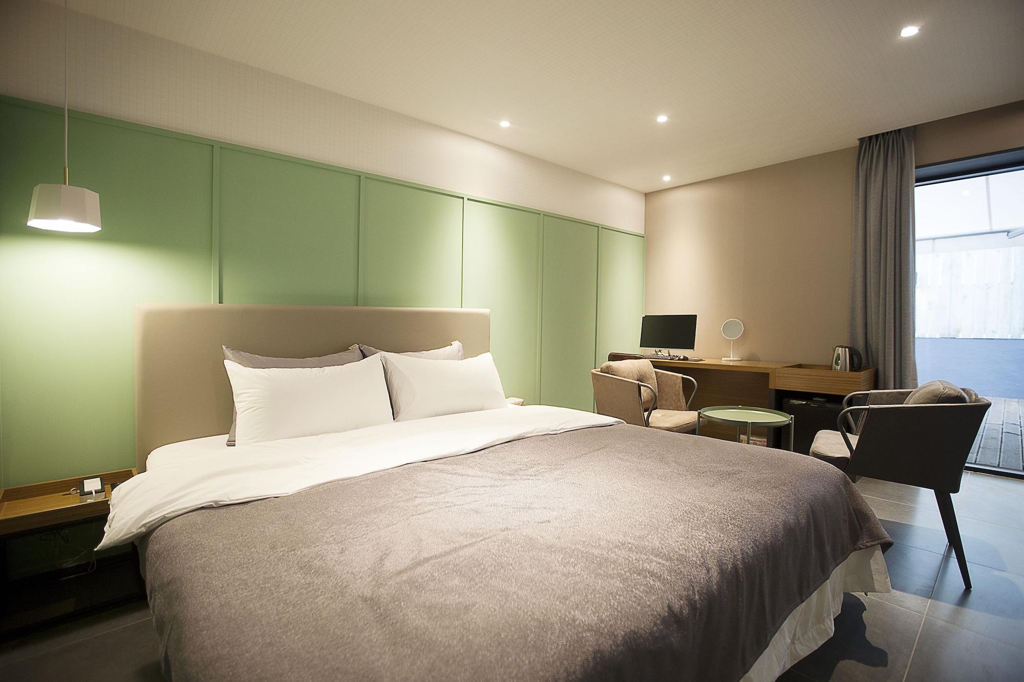 Brown Dot Hotel Changwon Bagian luar foto