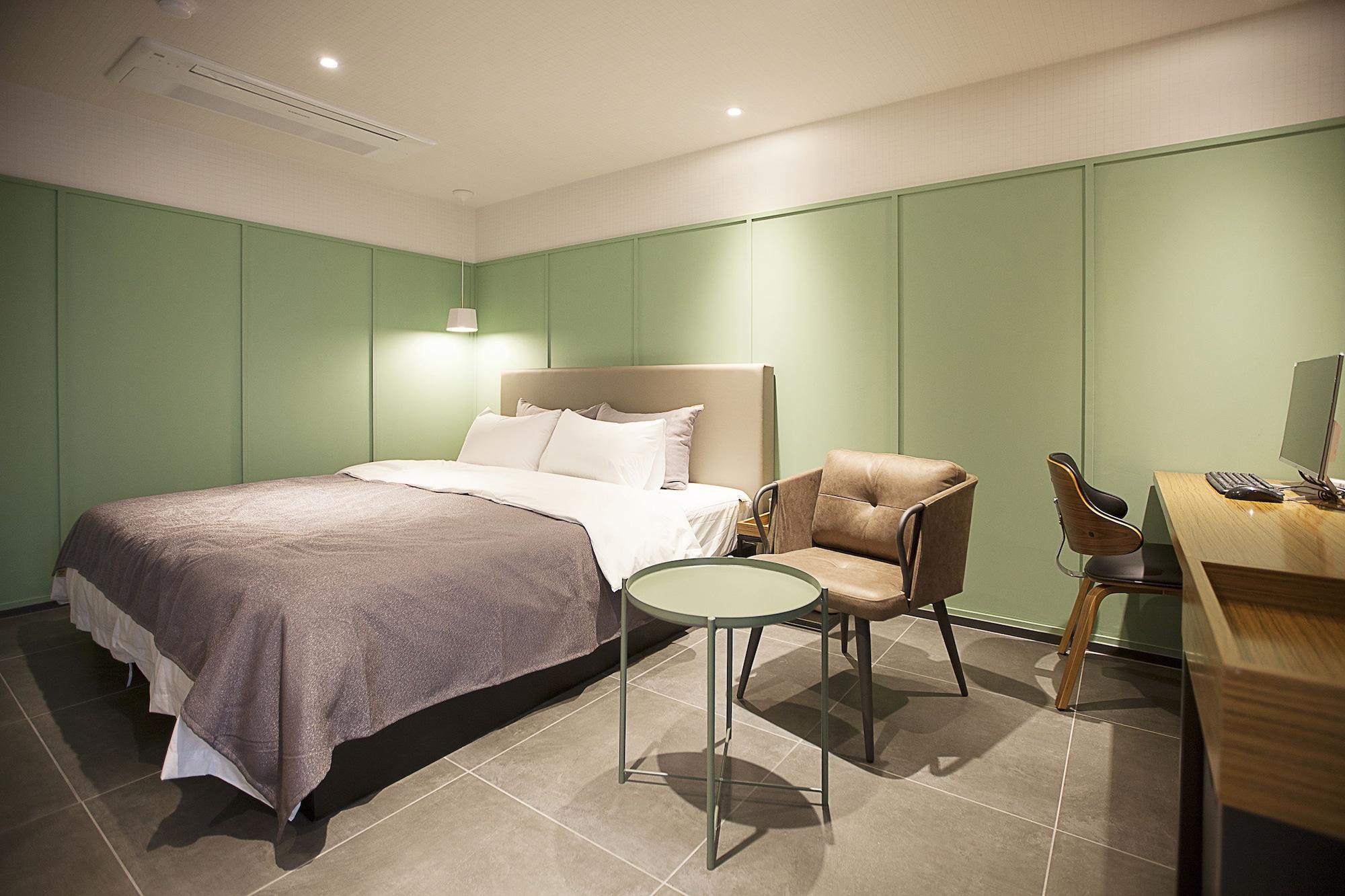 Brown Dot Hotel Changwon Bagian luar foto