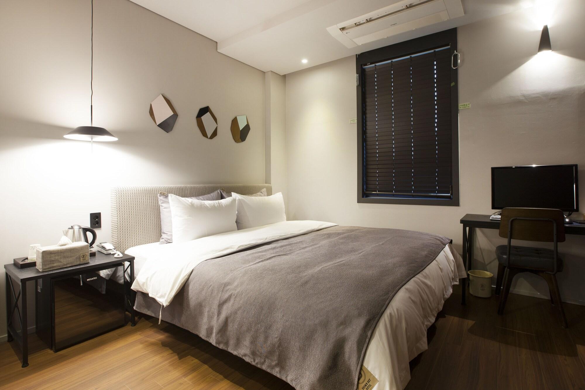 Brown Dot Hotel Changwon Bagian luar foto