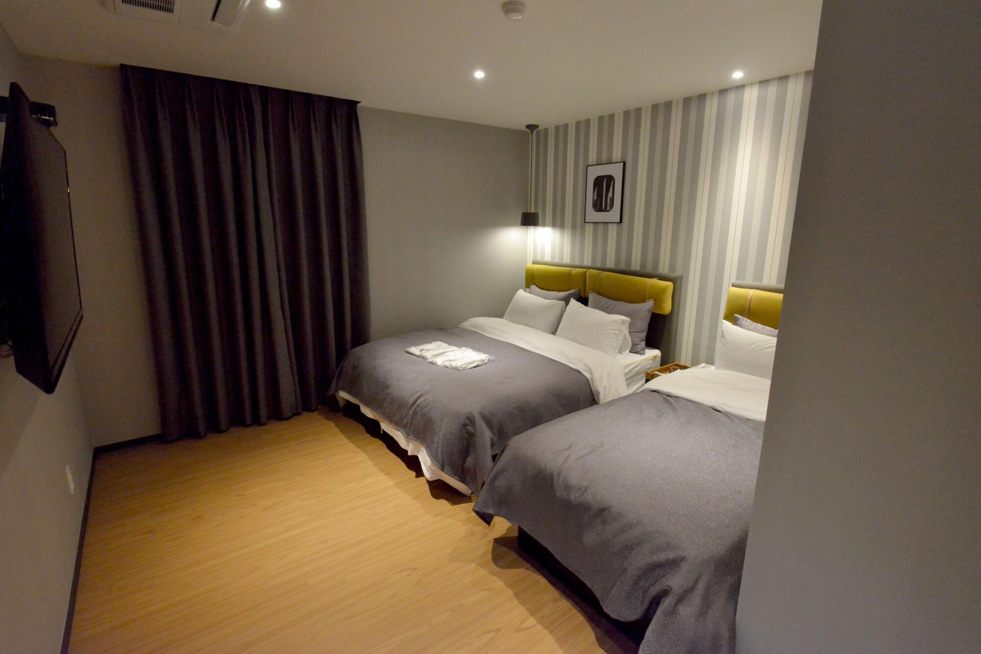 Brown Dot Hotel Changwon Bagian luar foto