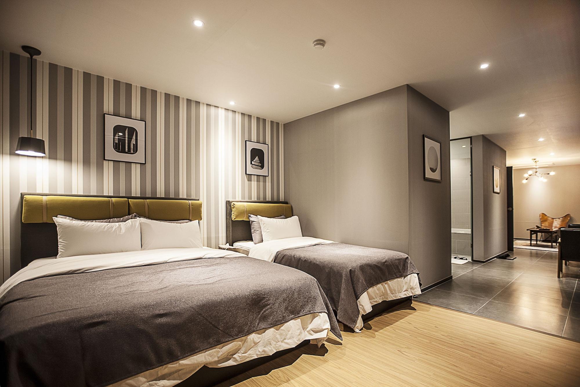 Brown Dot Hotel Changwon Bagian luar foto