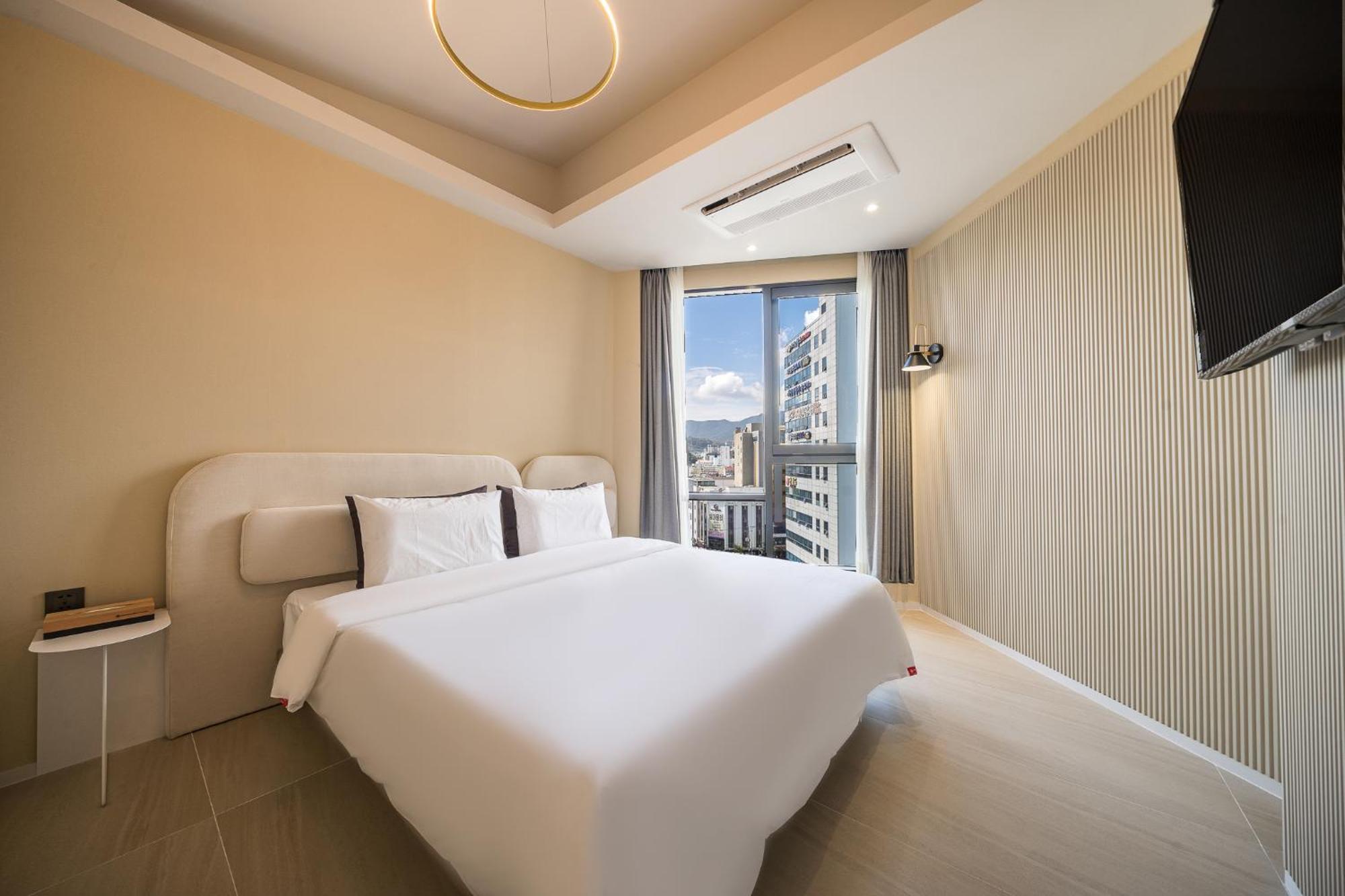 Brown Dot Hotel Changwon Bagian luar foto