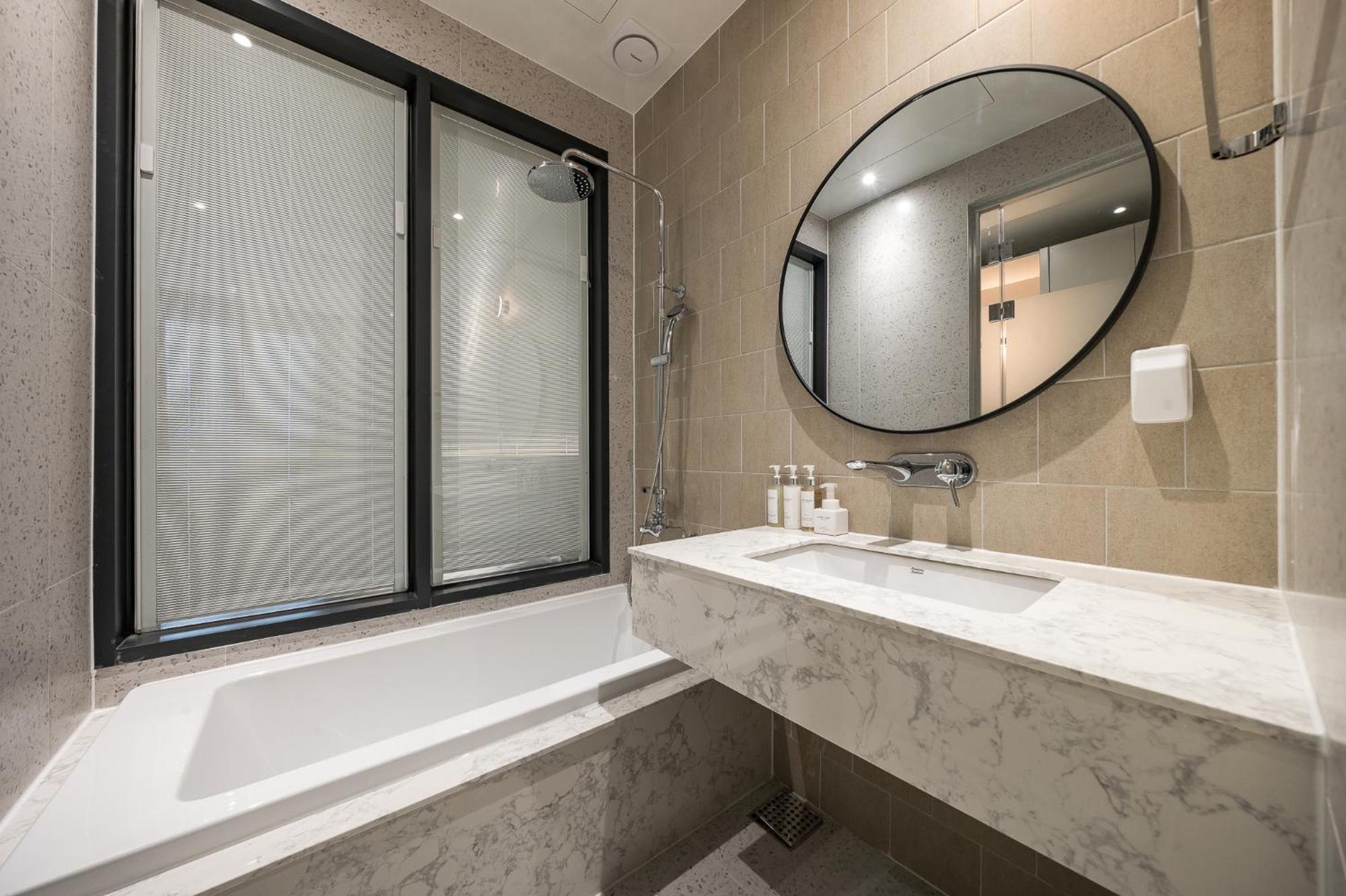 Brown Dot Hotel Changwon Bagian luar foto