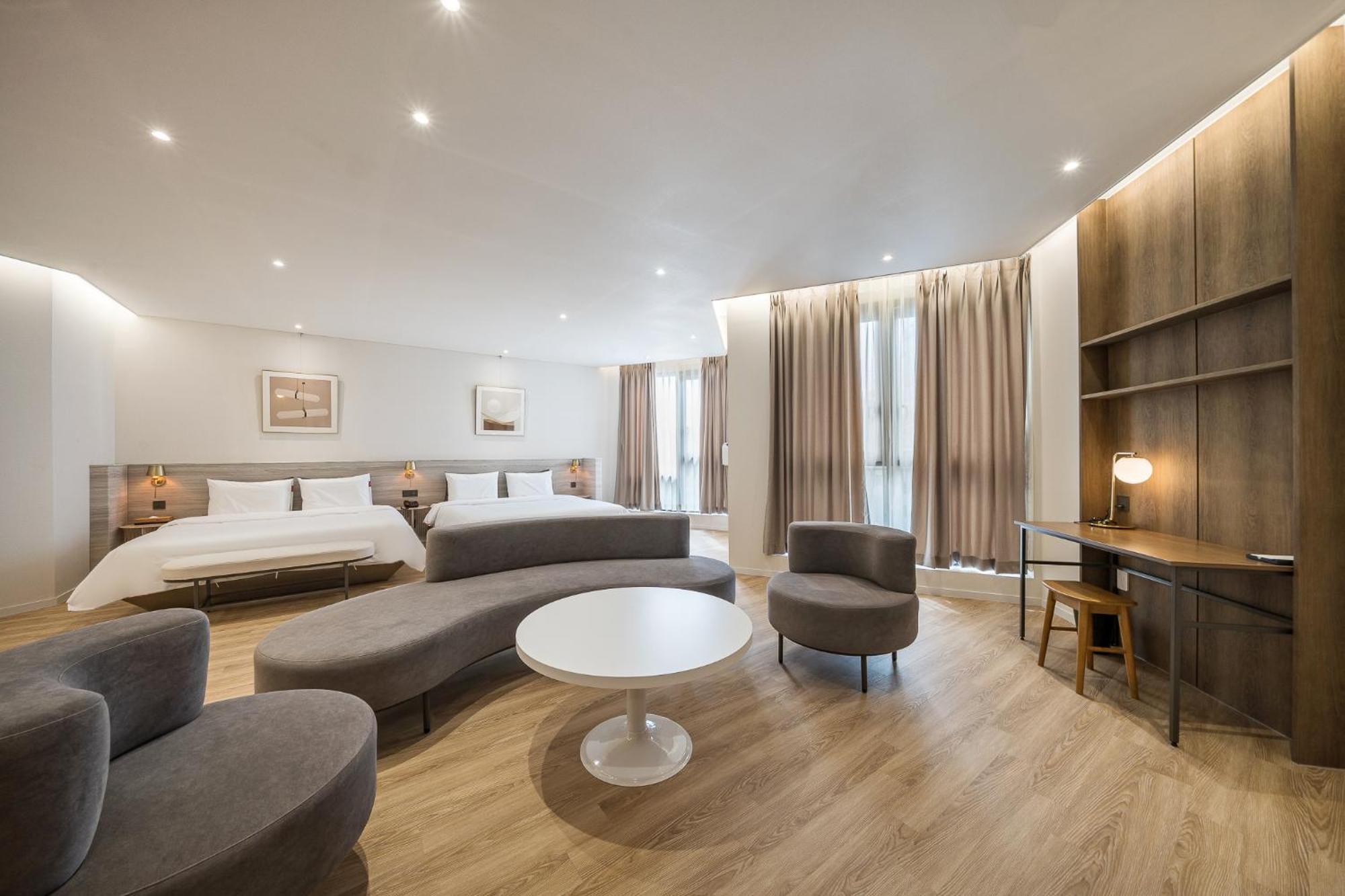 Brown Dot Hotel Changwon Bagian luar foto