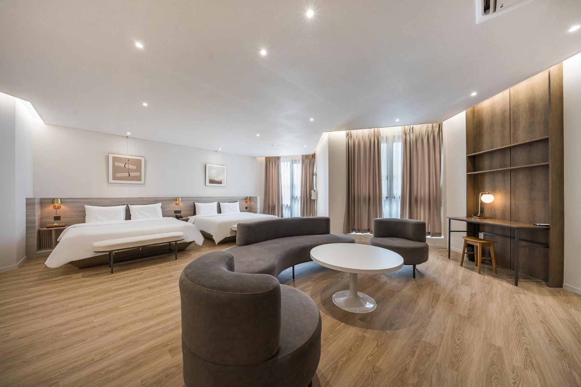 Brown Dot Hotel Changwon Bagian luar foto