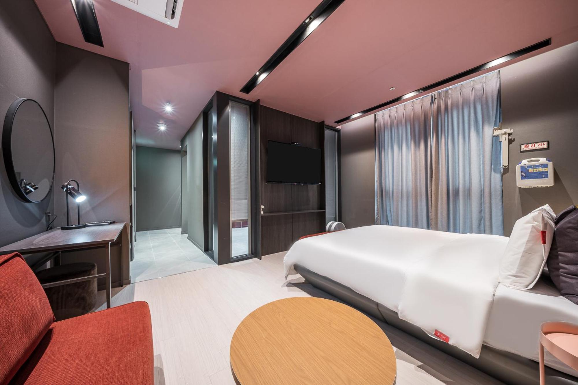 Brown Dot Hotel Changwon Bagian luar foto