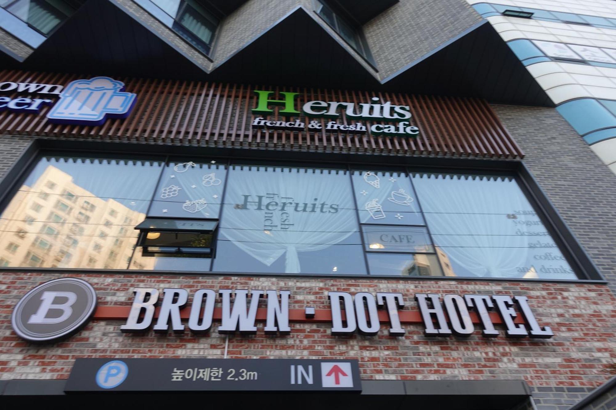Brown Dot Hotel Changwon Bagian luar foto