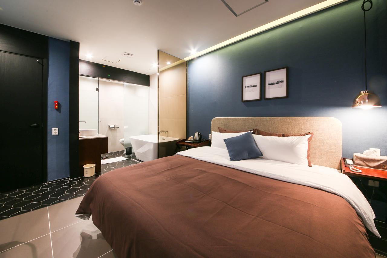Brown Dot Hotel Changwon Bagian luar foto